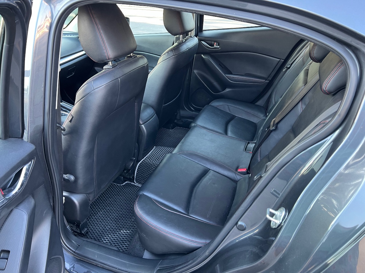 Mazda 3 - фото 13