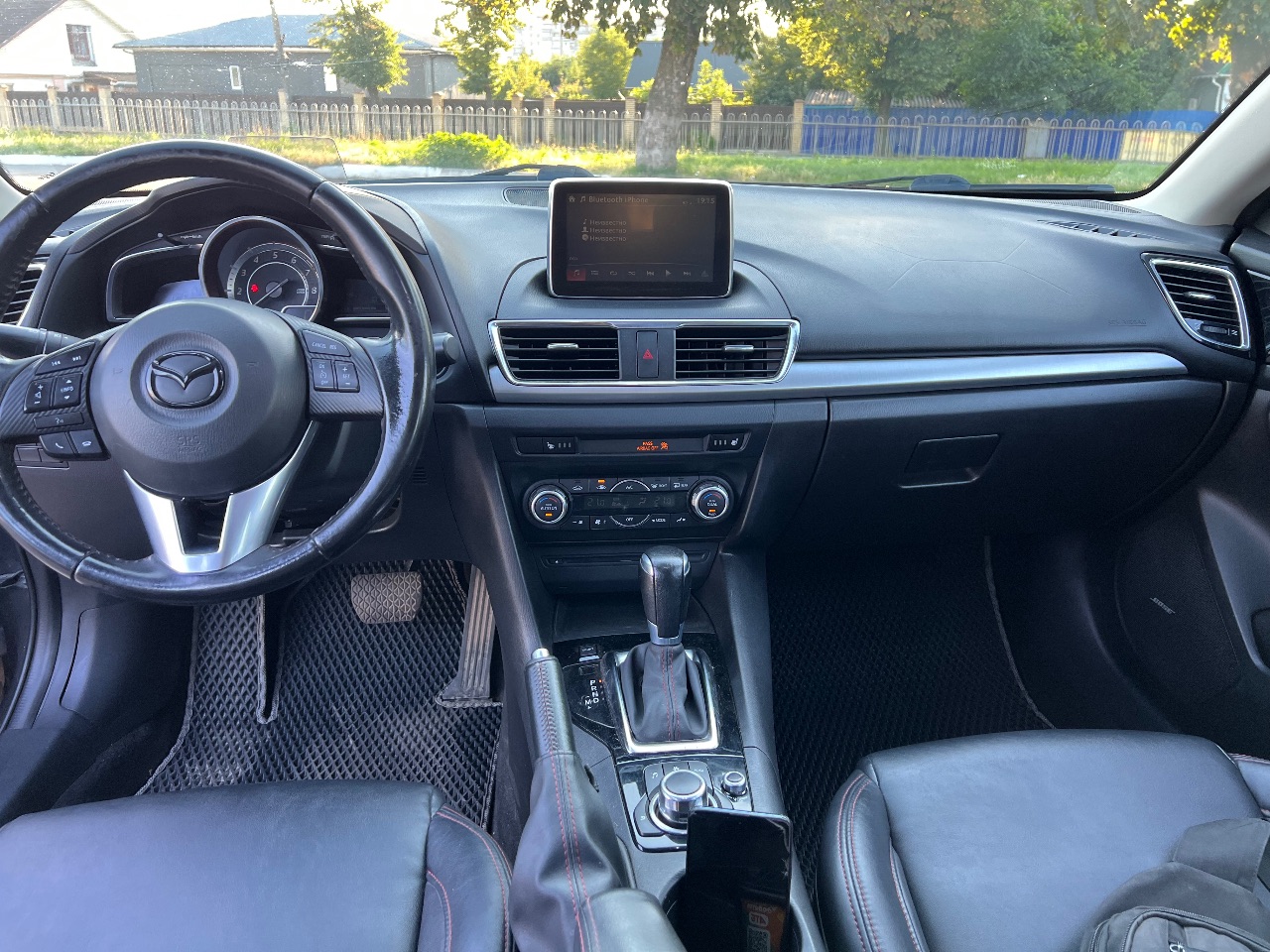 Mazda 3 - фото 12