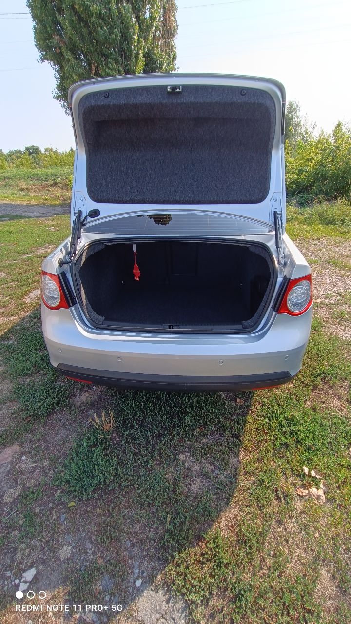 Volkswagen Jetta - фото 3