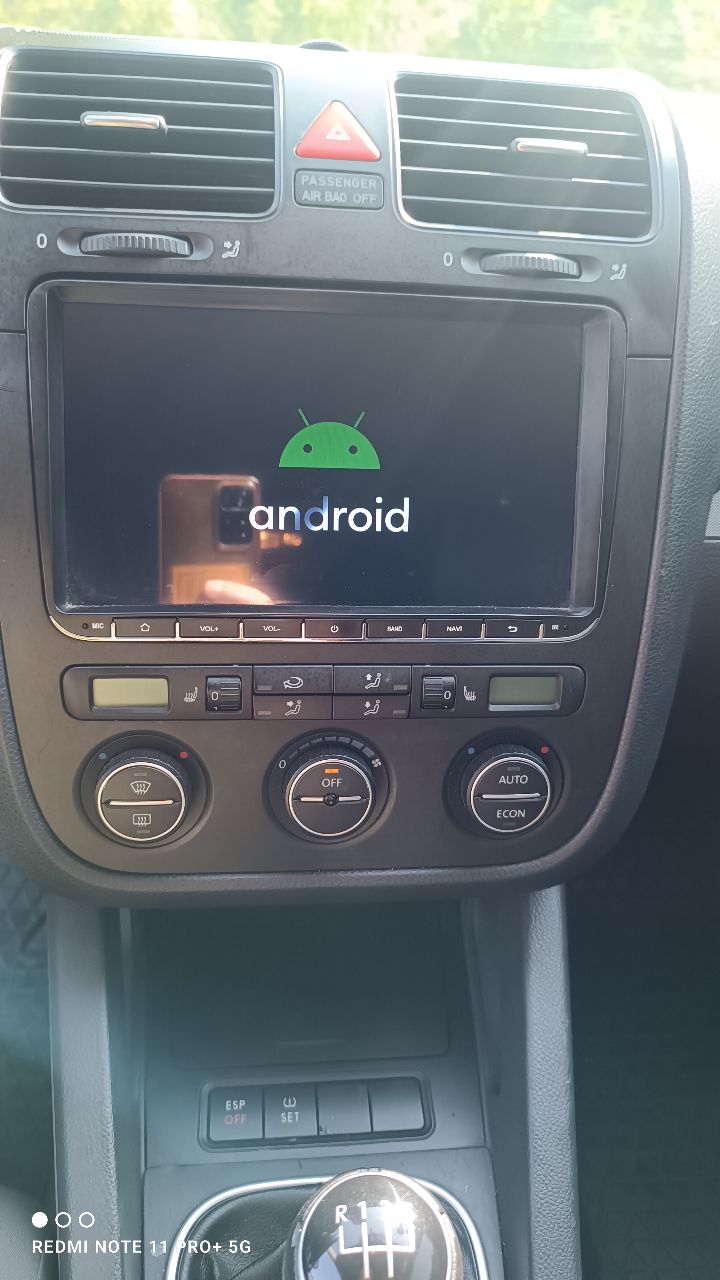 Volkswagen Jetta - фото 1