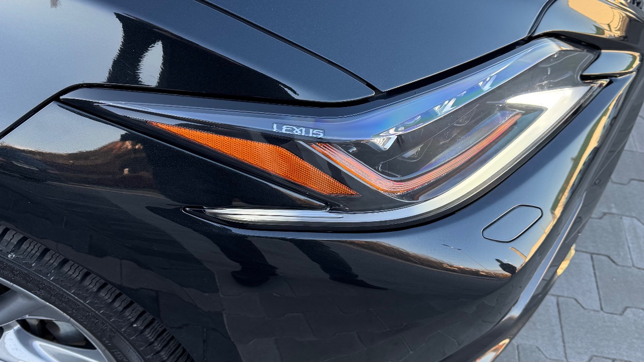 Lexus ES - фото 12