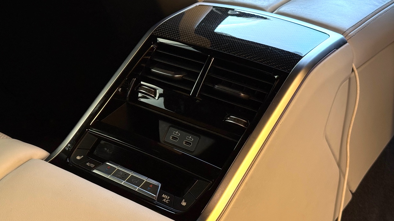 BMW M8 - фото 11