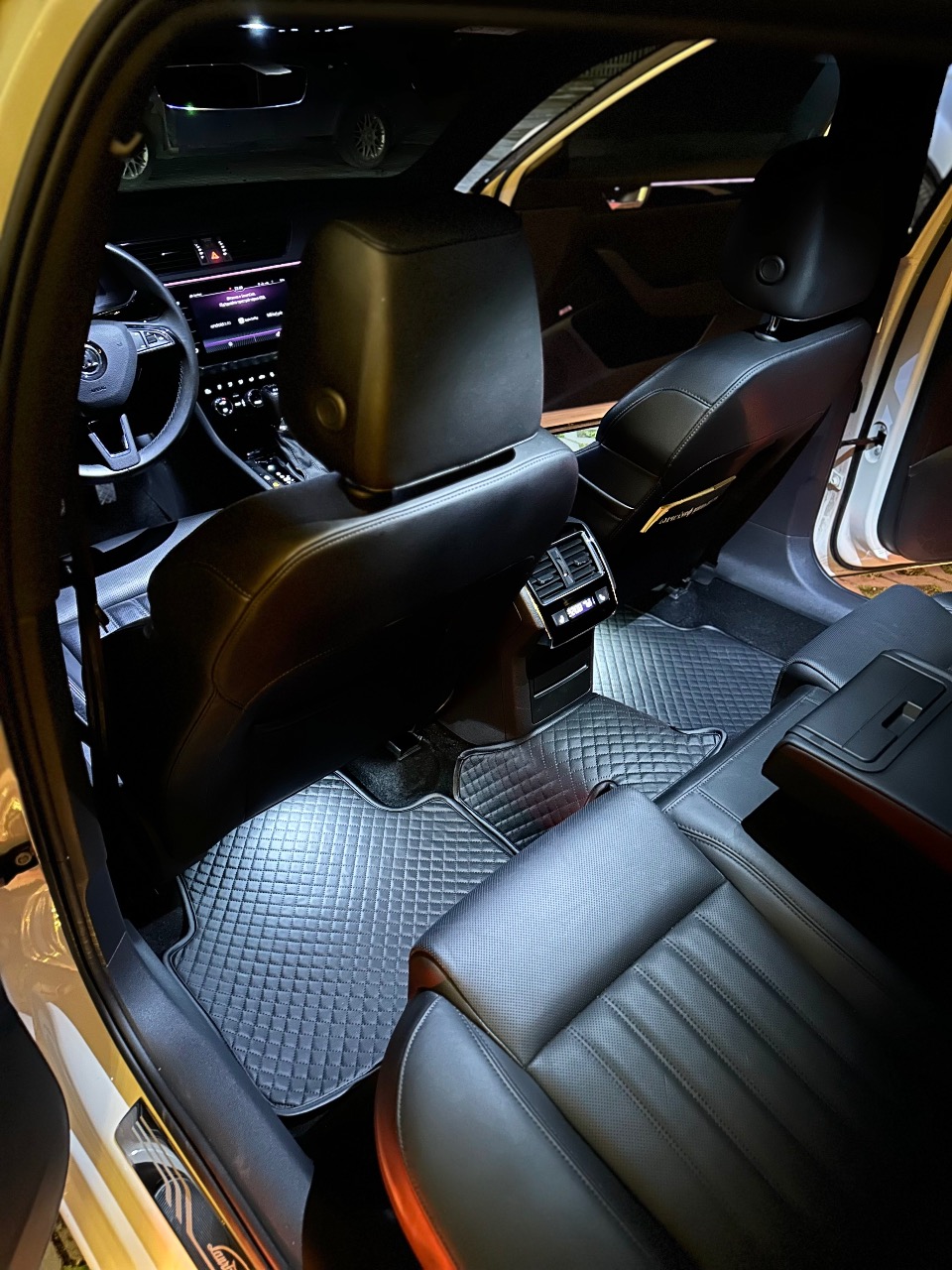 Skoda Superb - фото 13