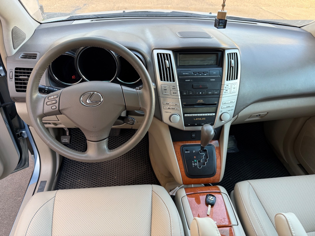Lexus RX - фото 10
