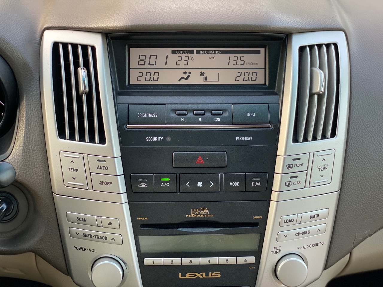 Lexus RX - фото 9