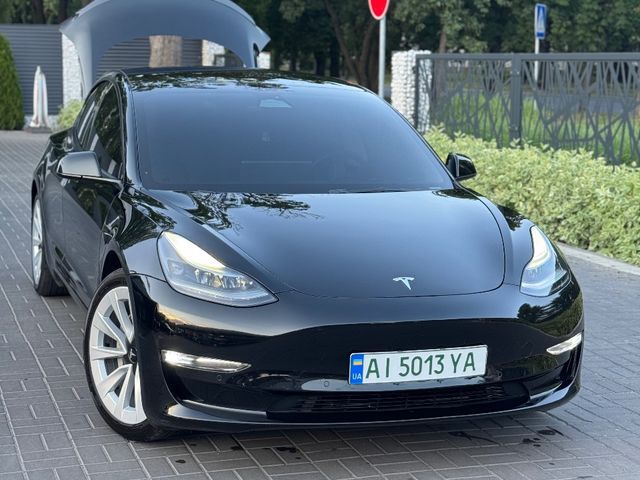 Tesla Model 3 - фото 1