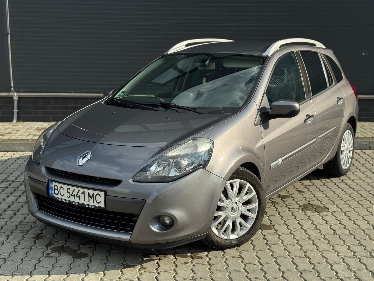 Renault Clio - фото 1