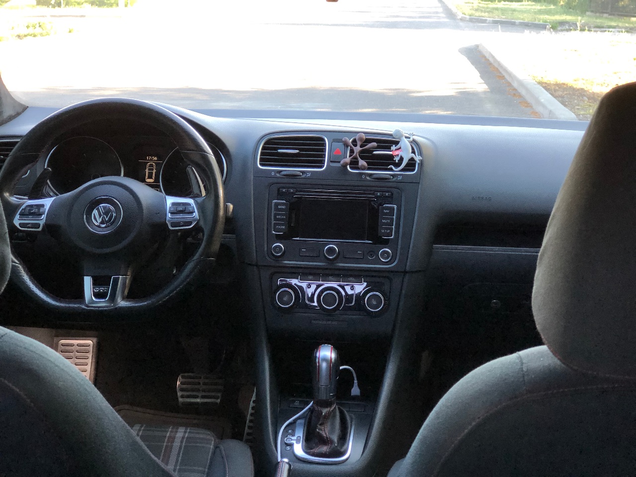 Volkswagen Golf GTI - фото 10