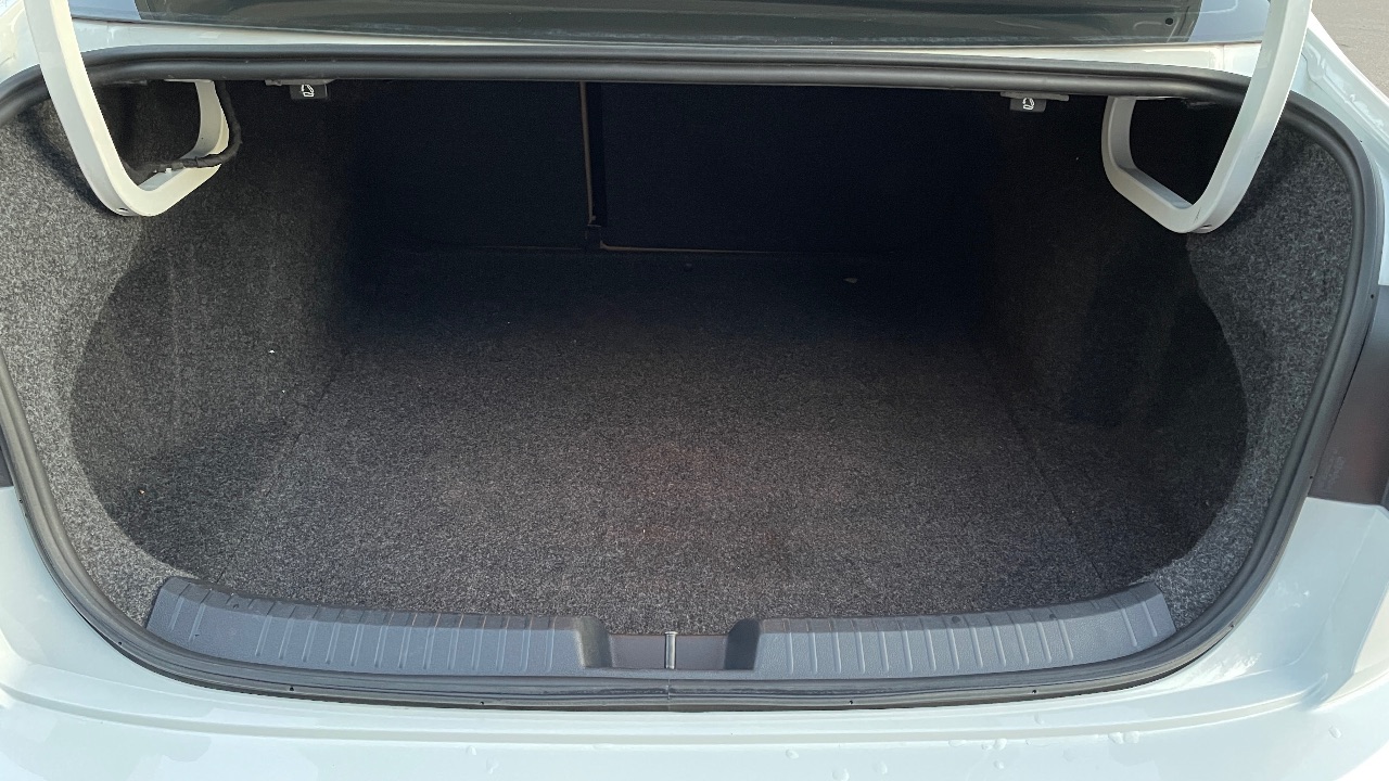 Volkswagen Jetta - фото 11