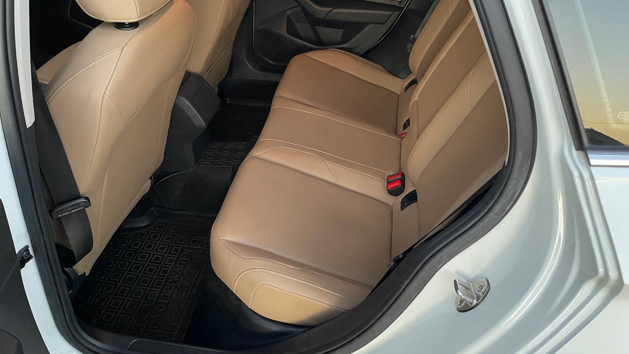 Volkswagen Jetta - фото 5