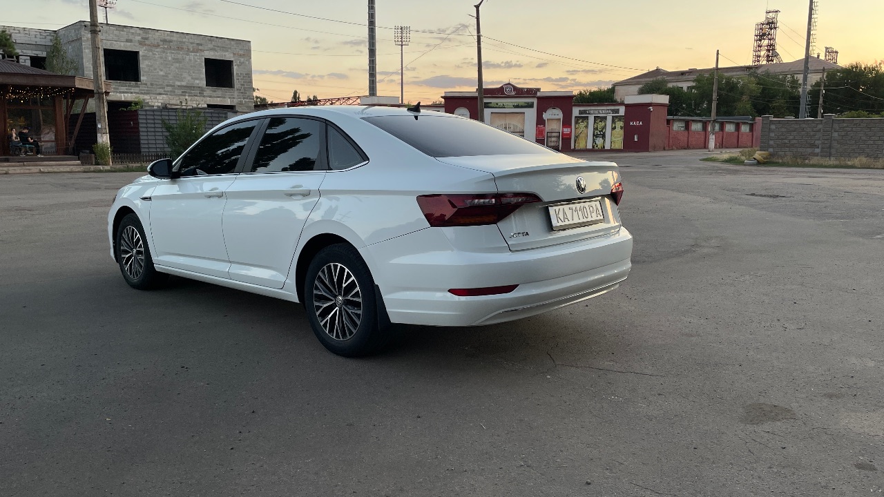 Volkswagen Jetta - фото 4