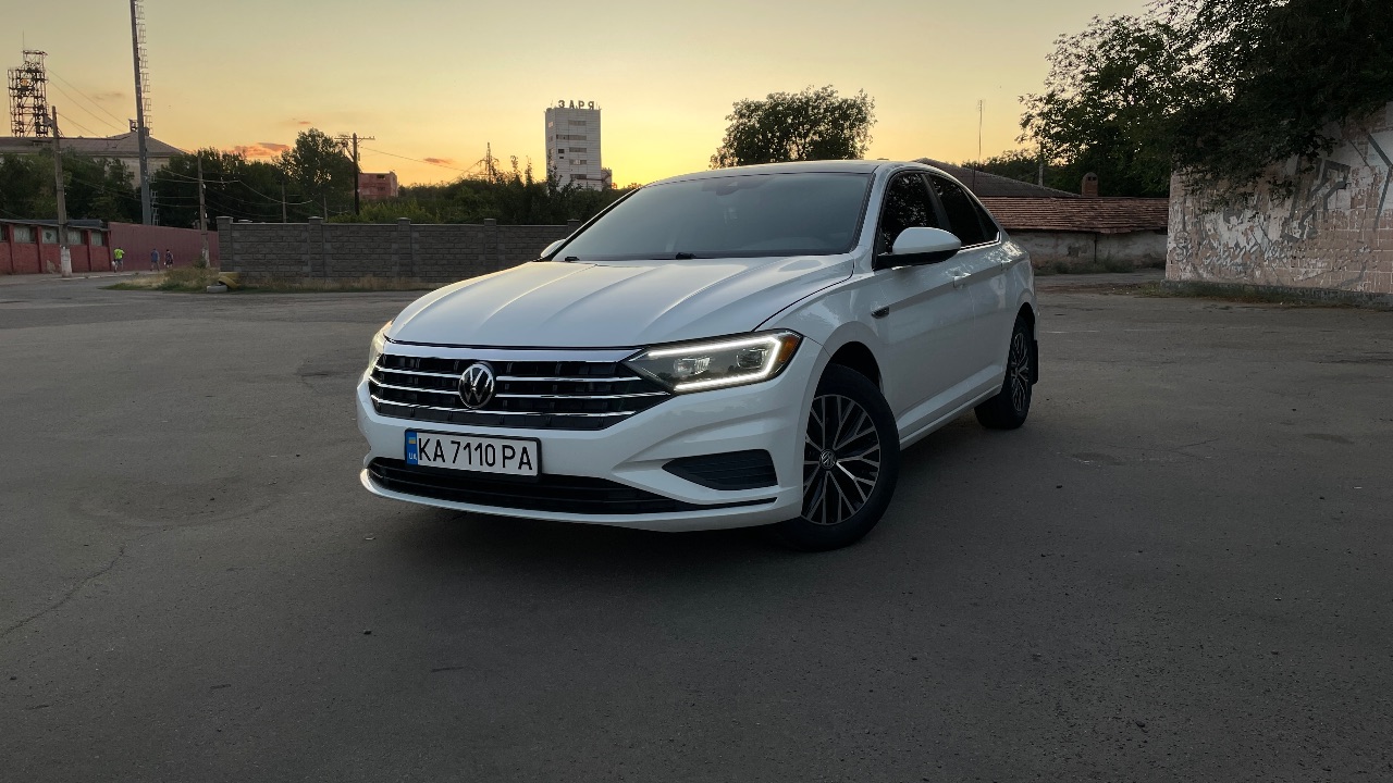 Volkswagen Jetta - фото 1