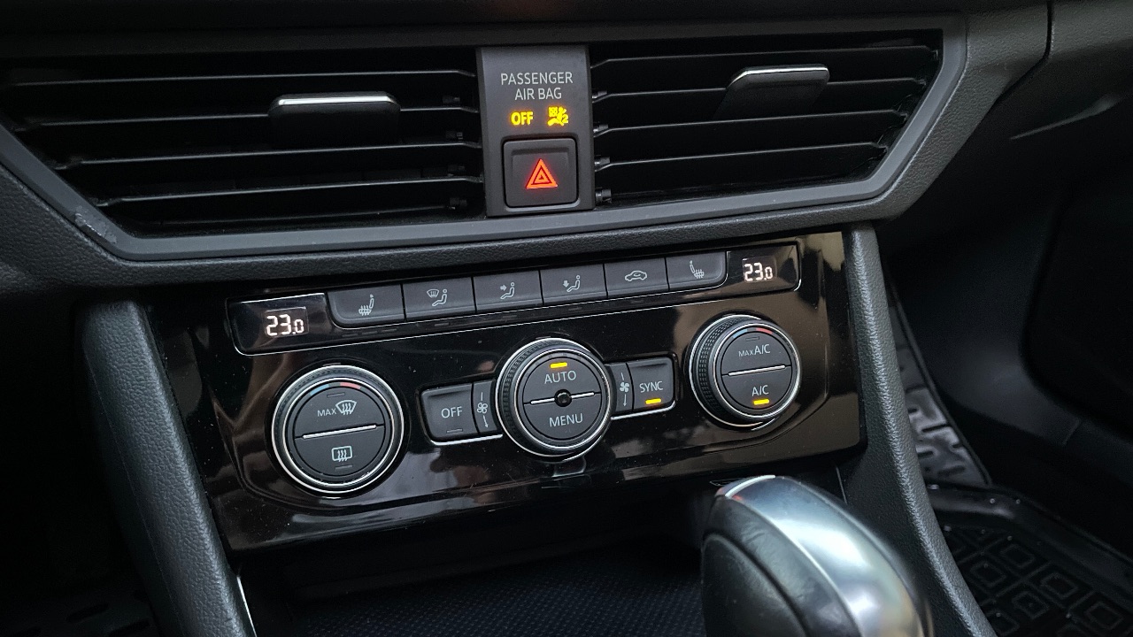 Volkswagen Jetta - фото 18