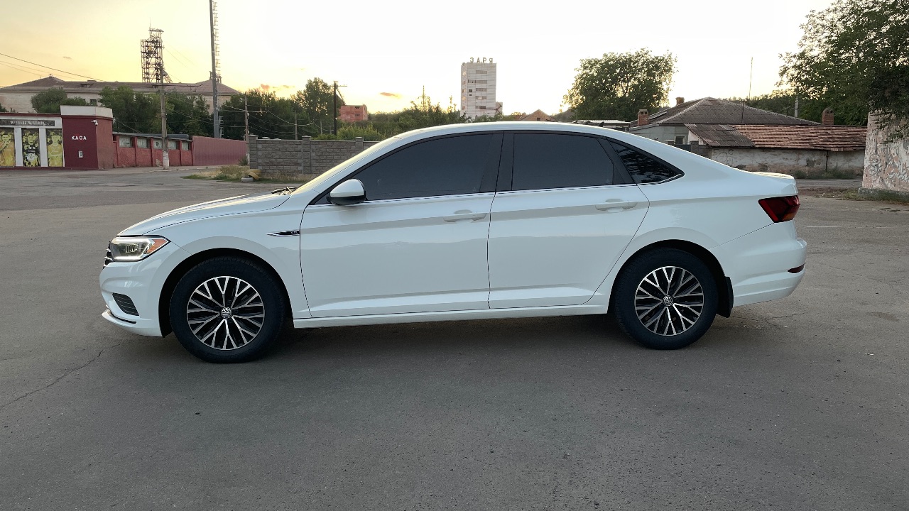 Volkswagen Jetta - фото 3