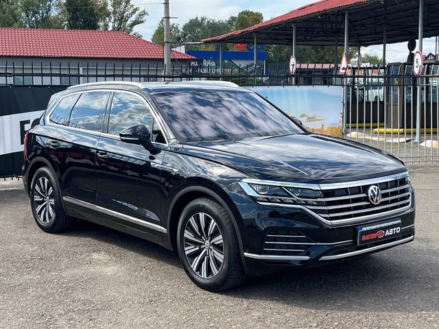 Volkswagen Touareg - фото 2
