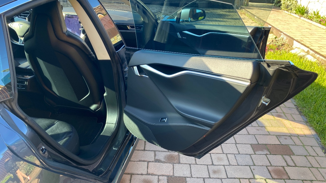 Tesla Model S - фото 7
