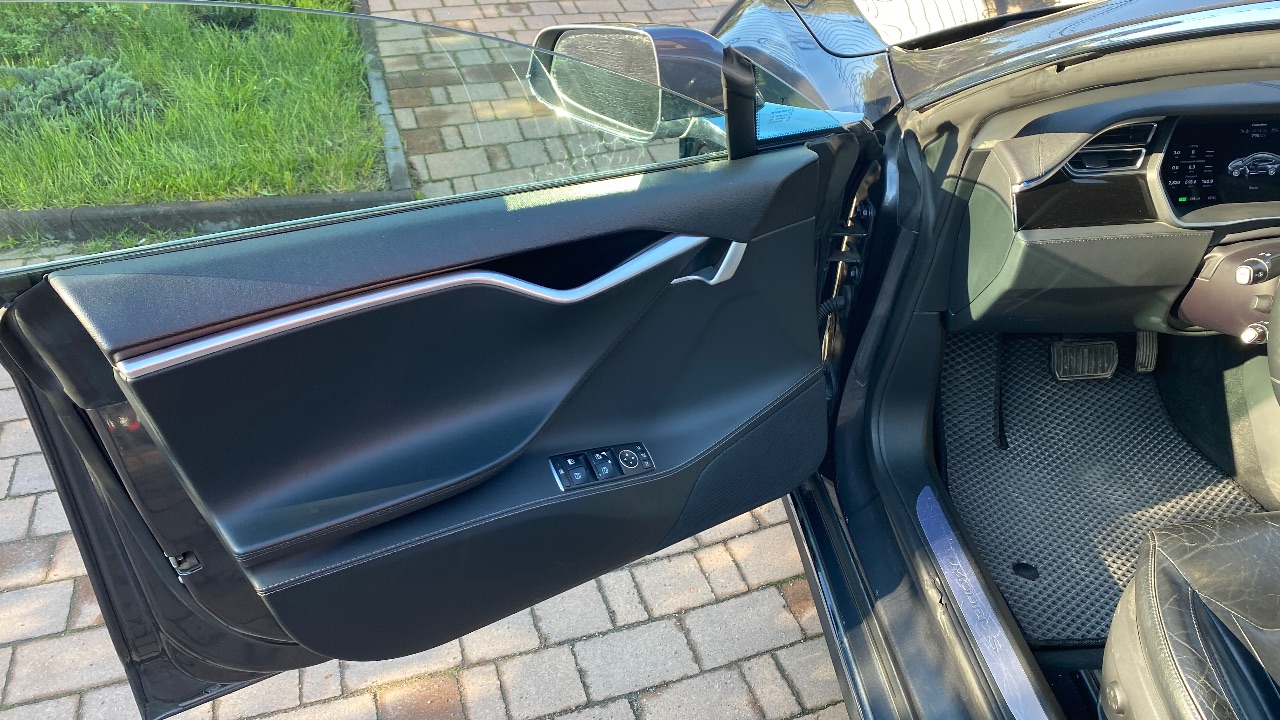 Tesla Model S - фото 12