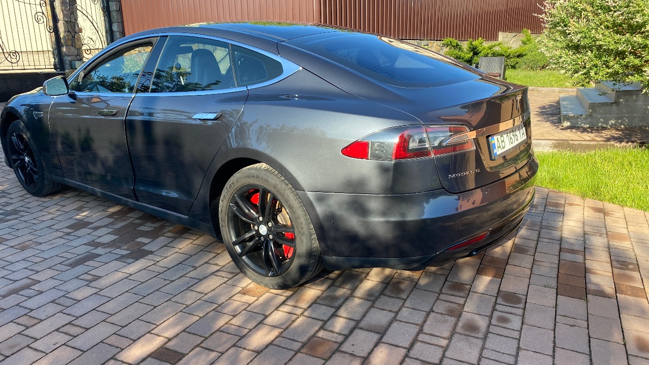 Tesla Model S - фото 18