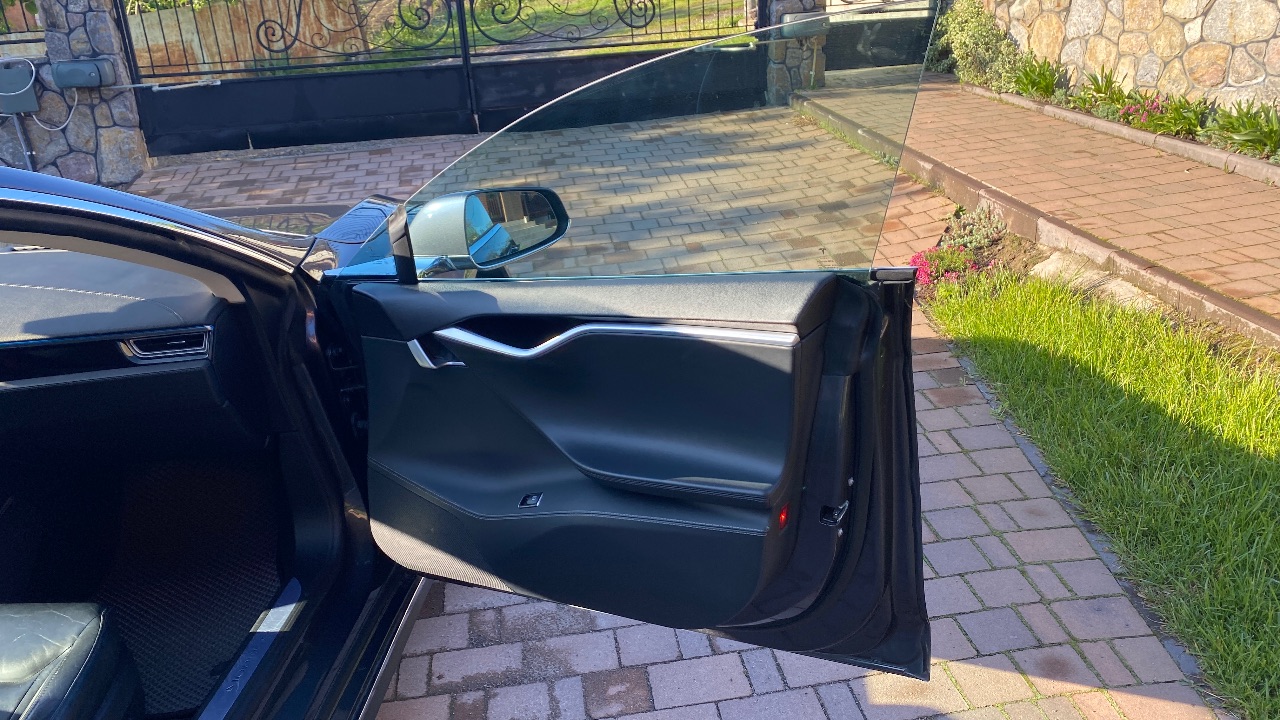 Tesla Model S - фото 5
