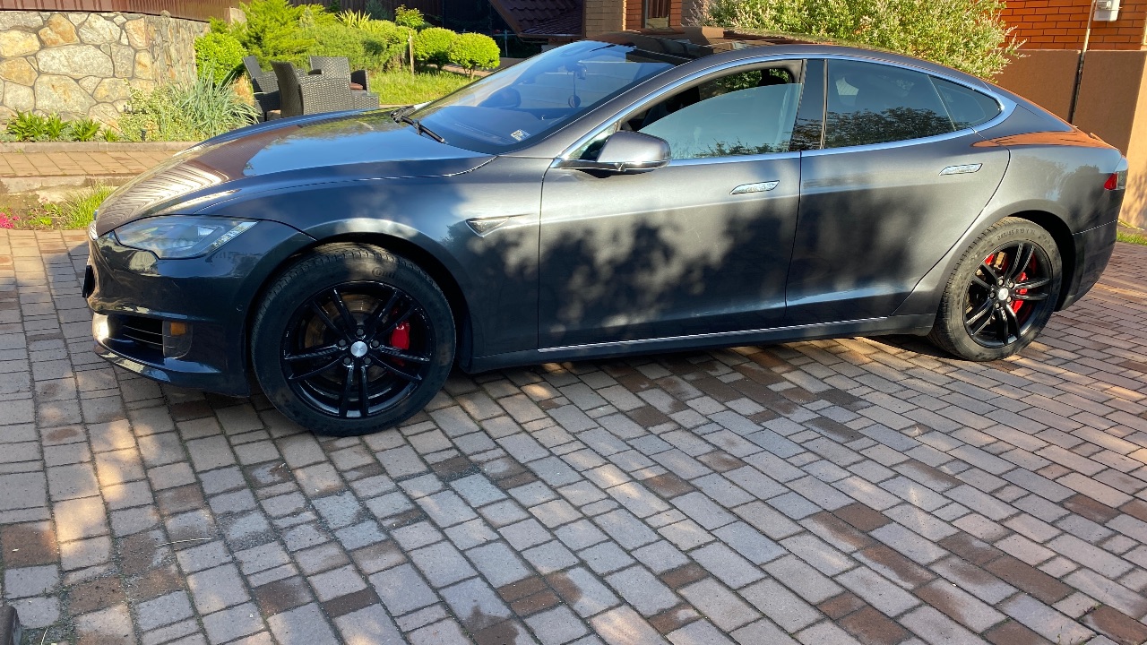 Tesla Model S - фото 4
