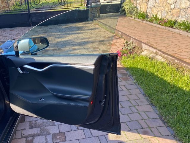 Tesla Model S - фото 5