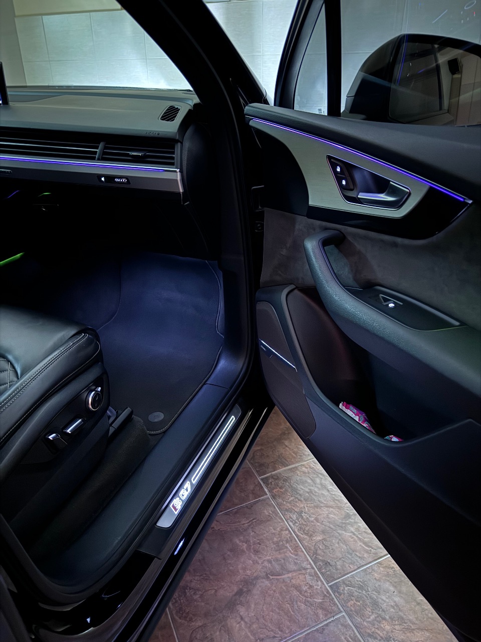 Audi SQ7 - фото 8