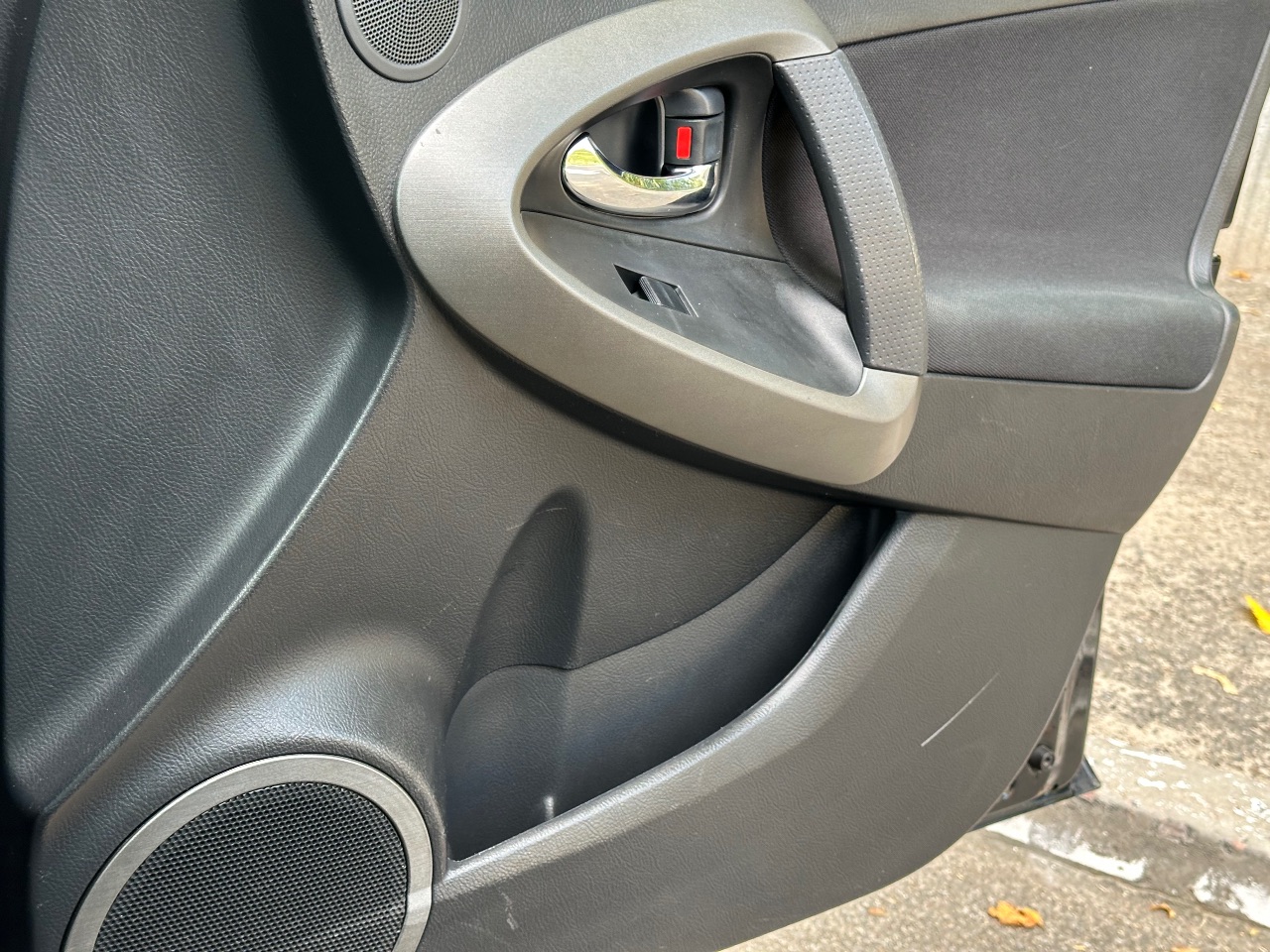 Toyota RAV4 - фото 8