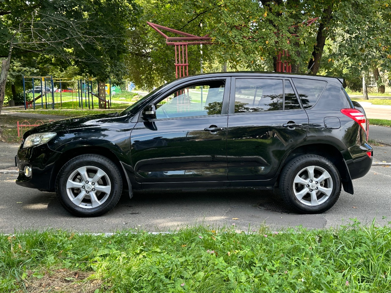 Toyota RAV4 - фото 3