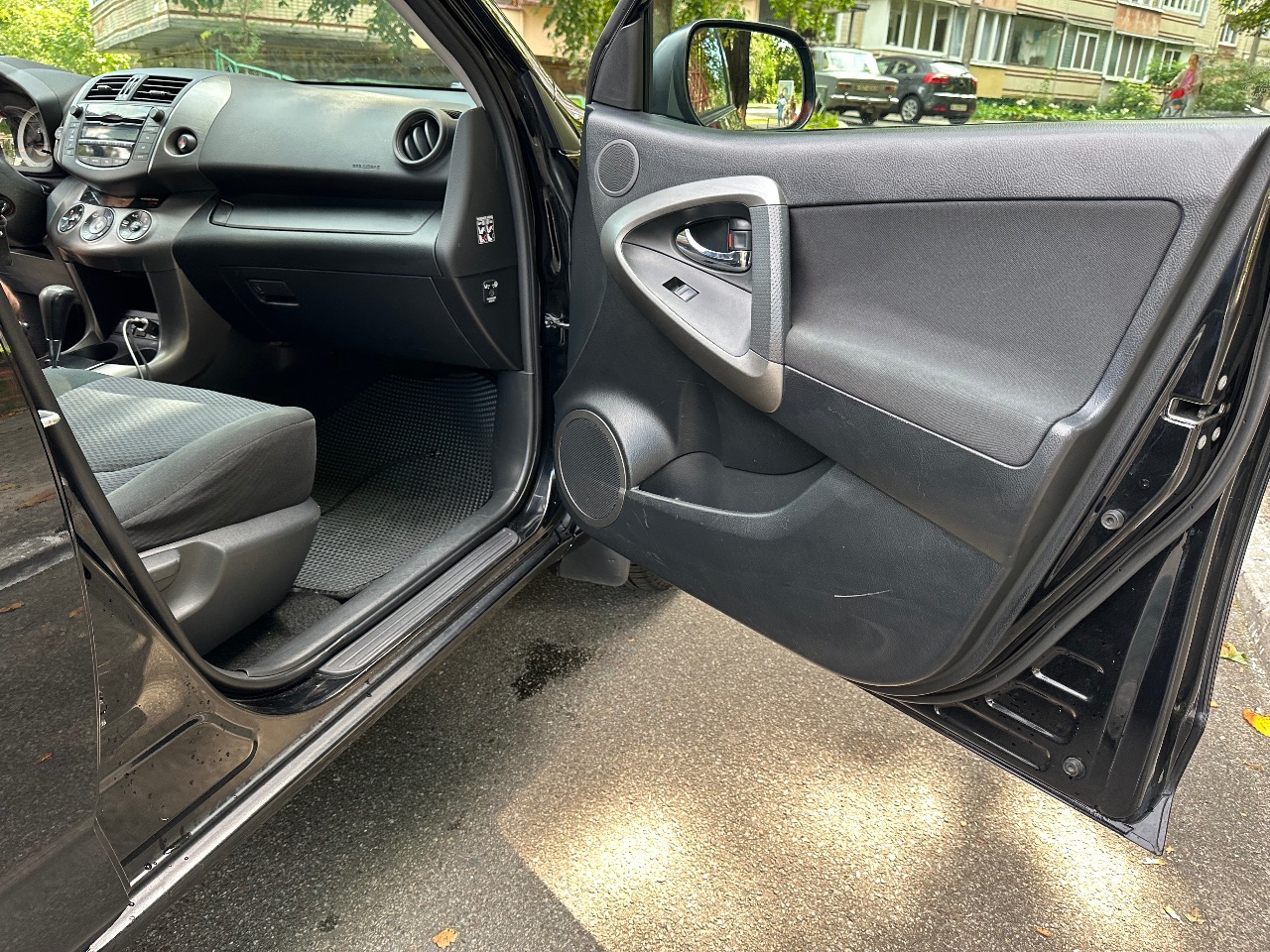 Toyota RAV4 - фото 11