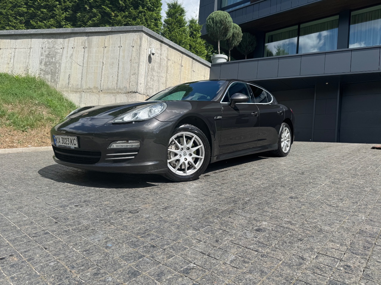 Porsche Panamera - фото 1
