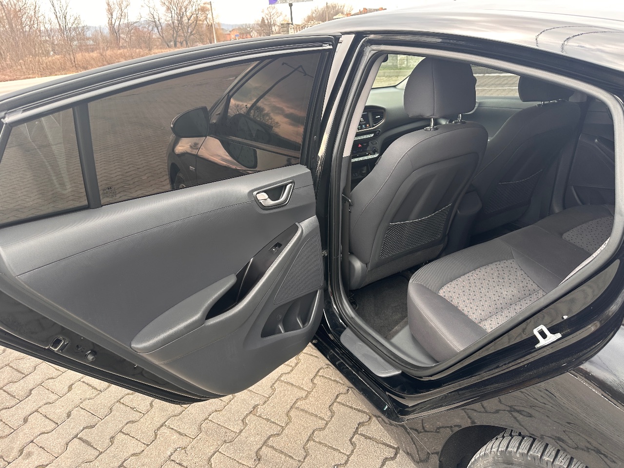 Hyundai IONIQ - фото 18