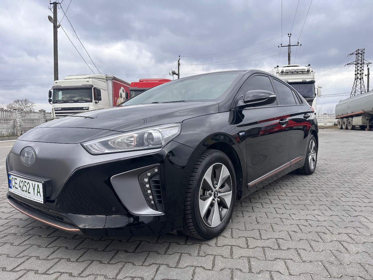 Hyundai IONIQ - фото 9