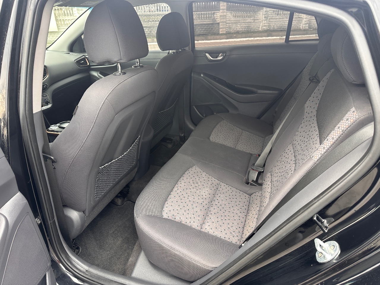 Hyundai IONIQ - фото 16