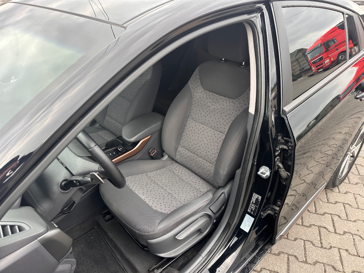 Hyundai IONIQ - фото 24