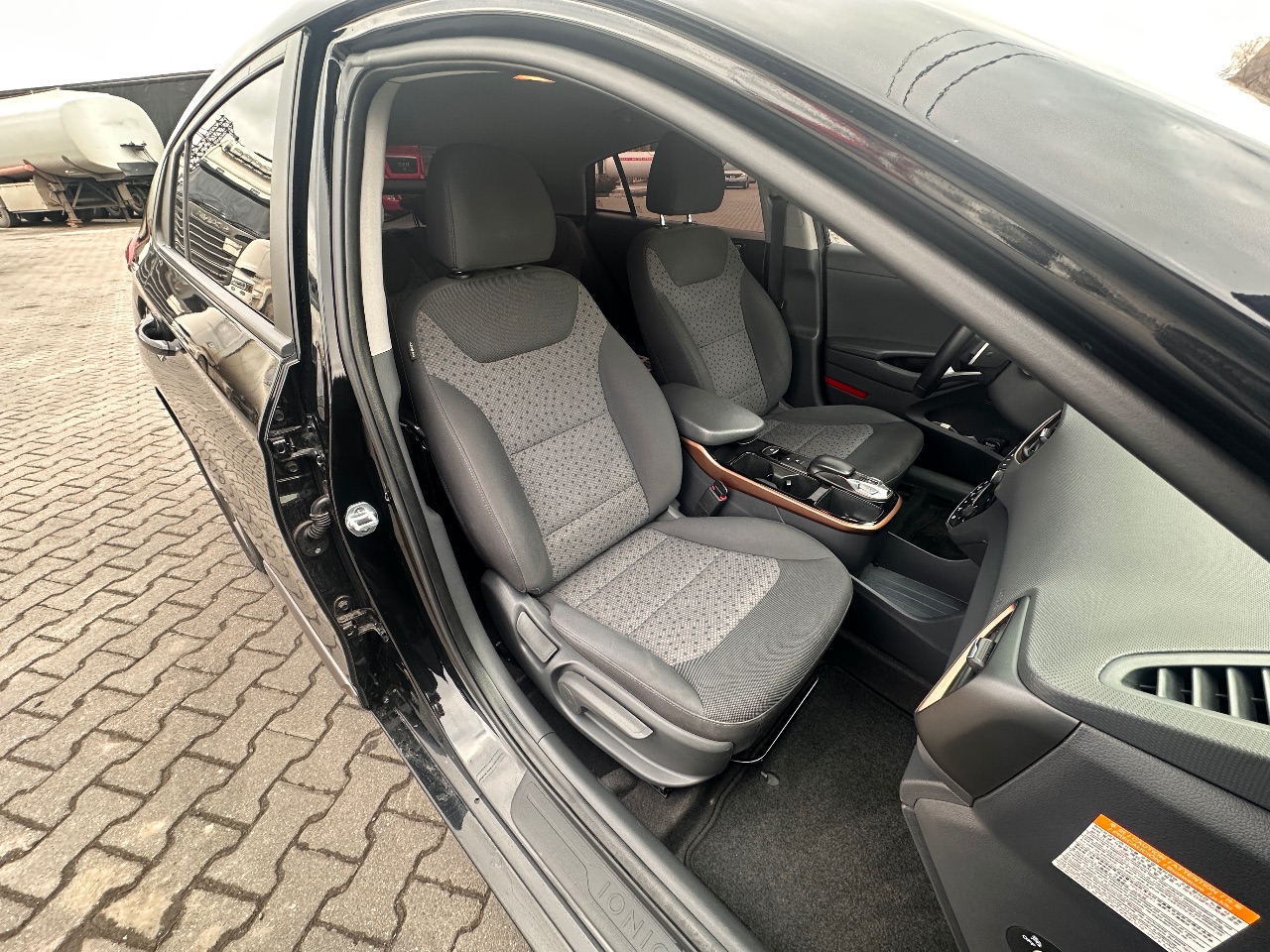 Hyundai IONIQ - фото 22