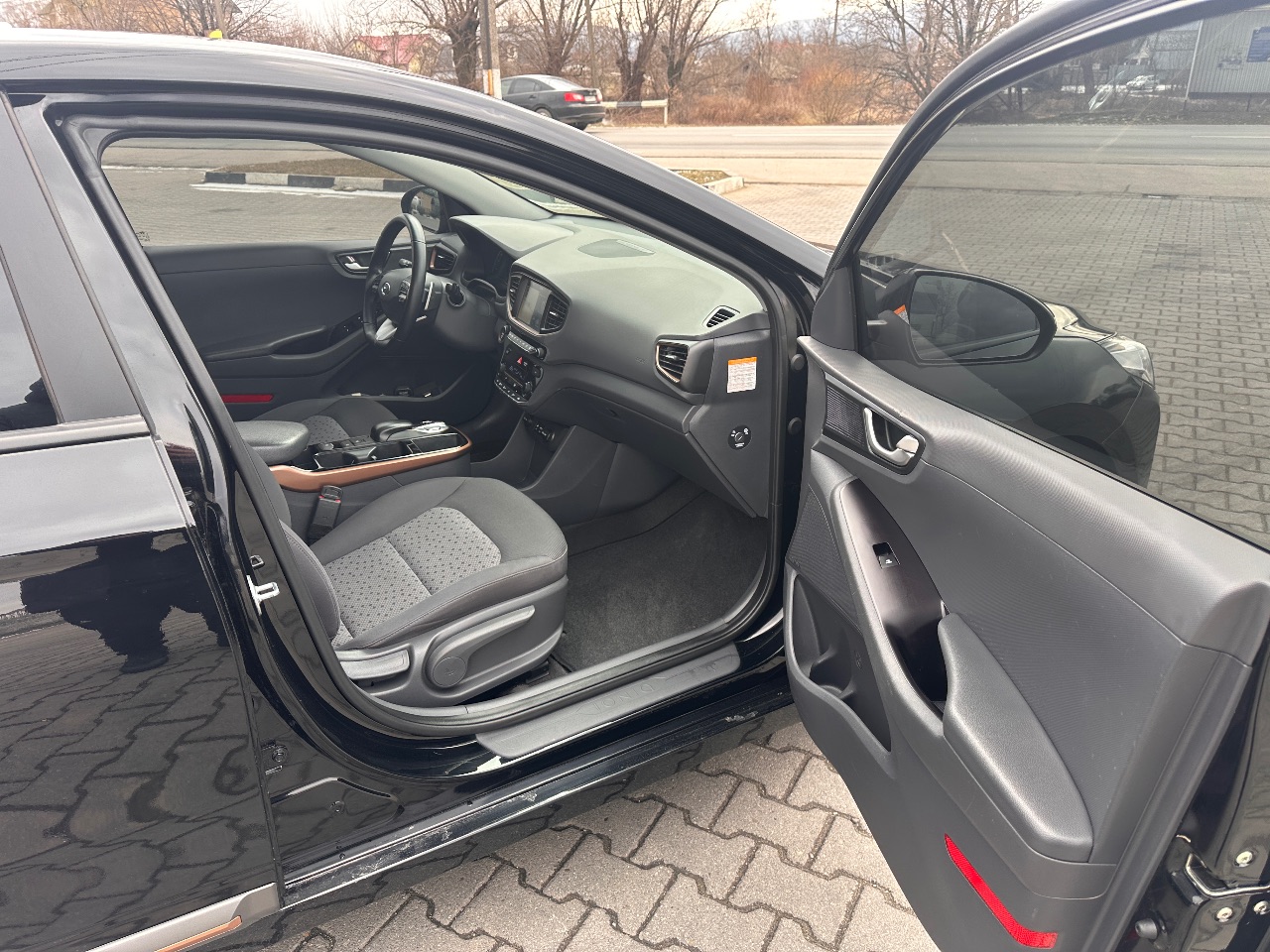 Hyundai IONIQ - фото 21