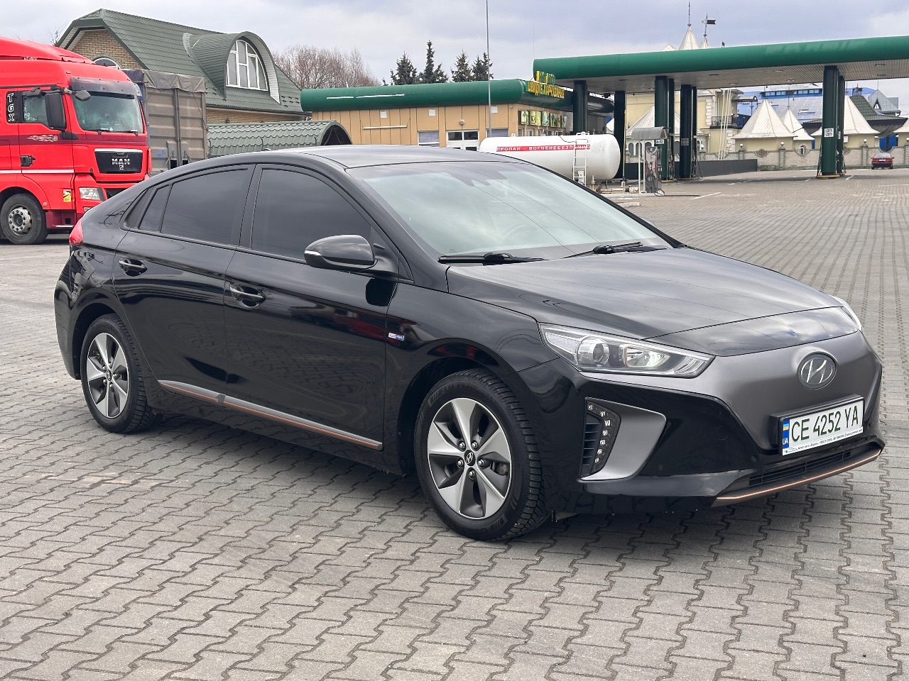 Hyundai IONIQ - фото 4