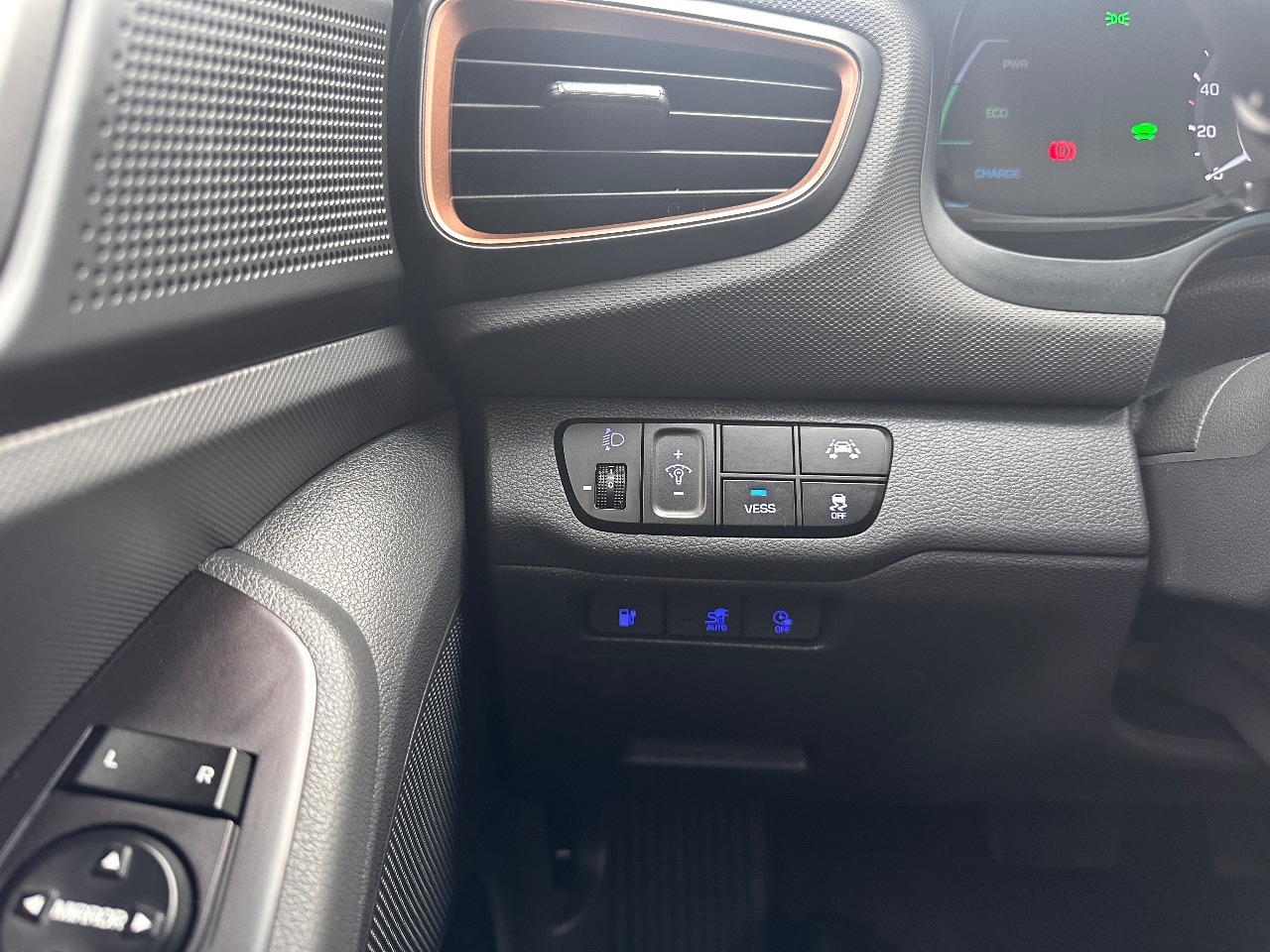 Hyundai IONIQ - фото 31