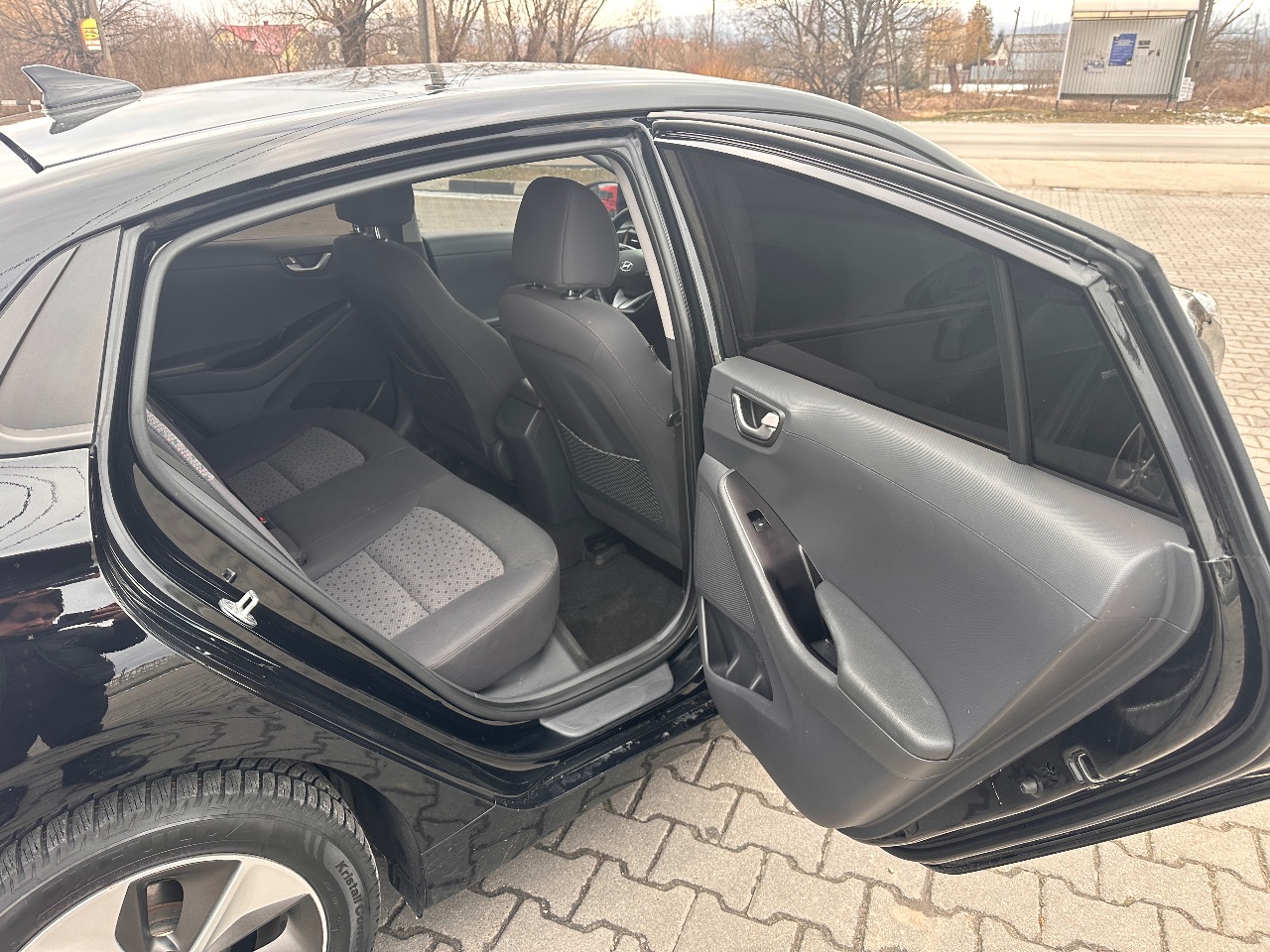 Hyundai IONIQ - фото 19