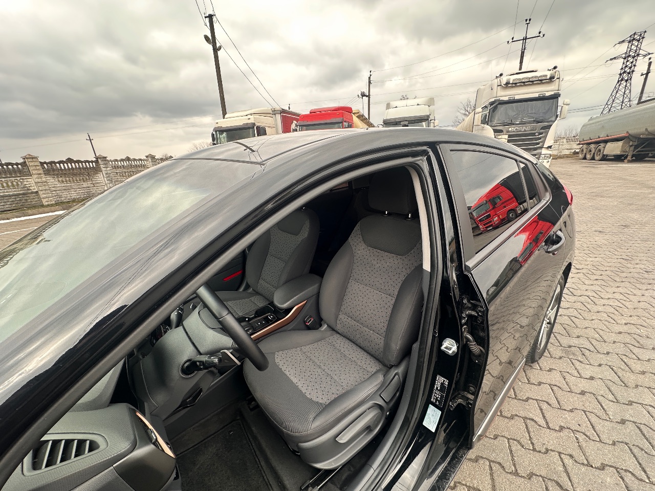 Hyundai IONIQ - фото 25