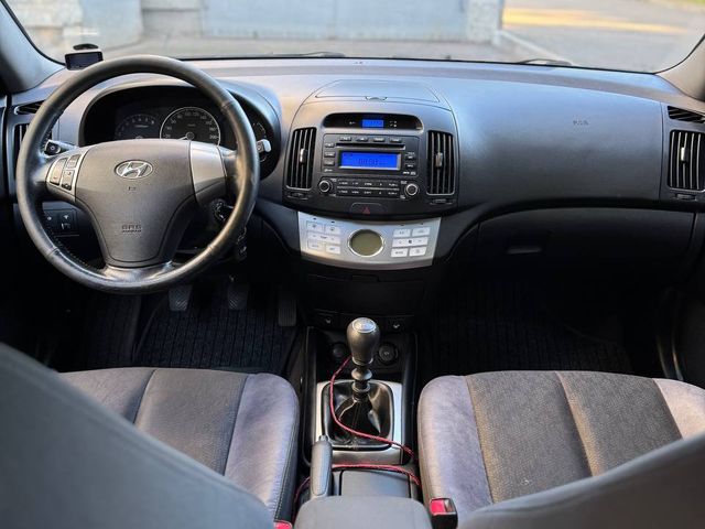 Hyundai Elantra - фото 2