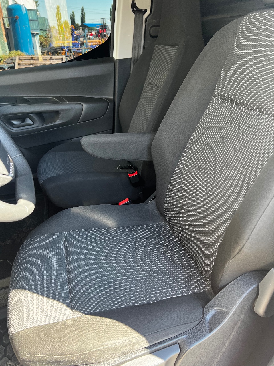 Peugeot Partner - фото 9