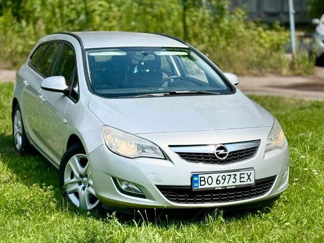 Opel Astra - фото 1