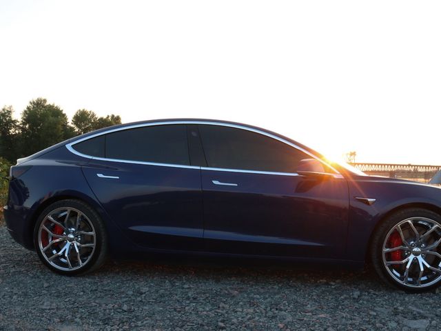 Tesla Model 3 - фото 4