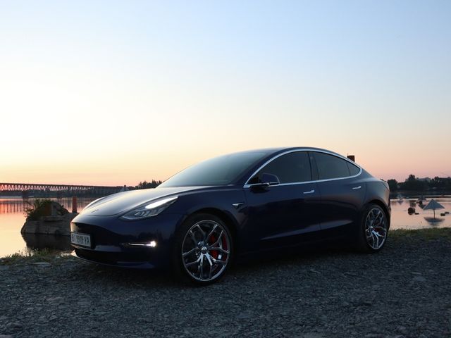 Tesla Model 3 - фото 2