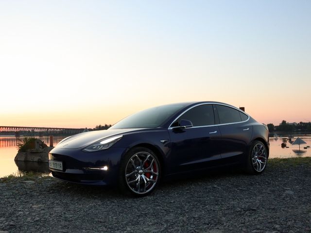 Tesla Model 3 - фото 3