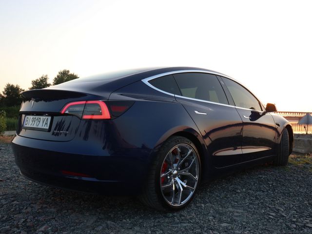 Tesla Model 3 - фото 5