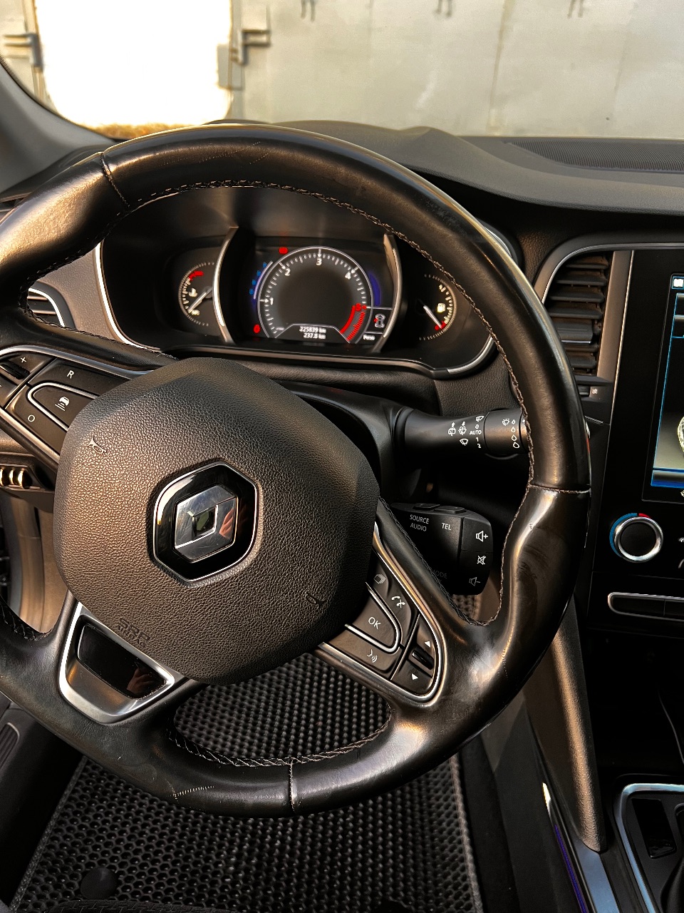 Renault Megane - фото 19