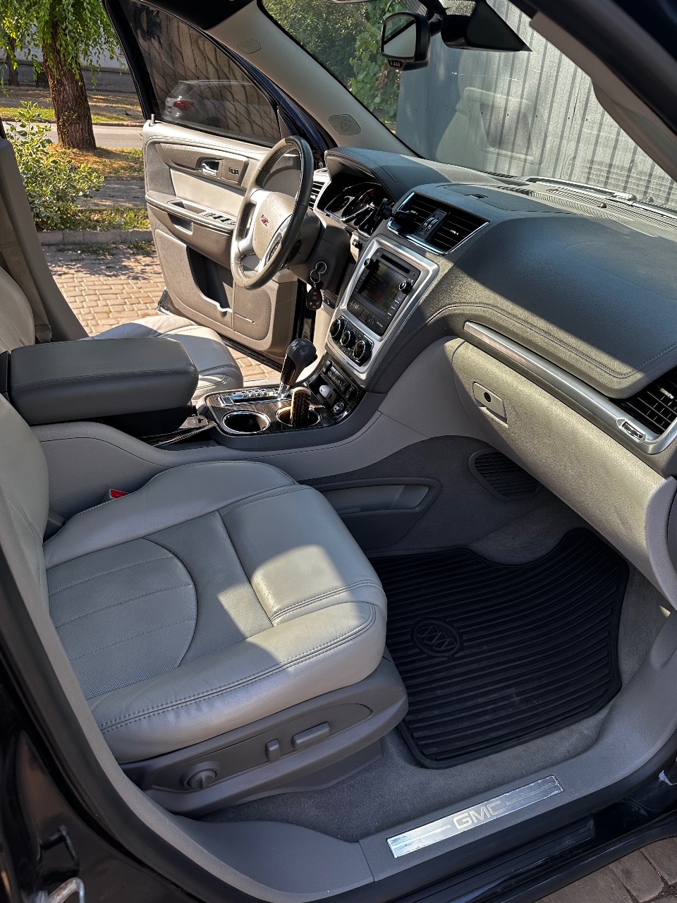 GMC Acadia - фото 15