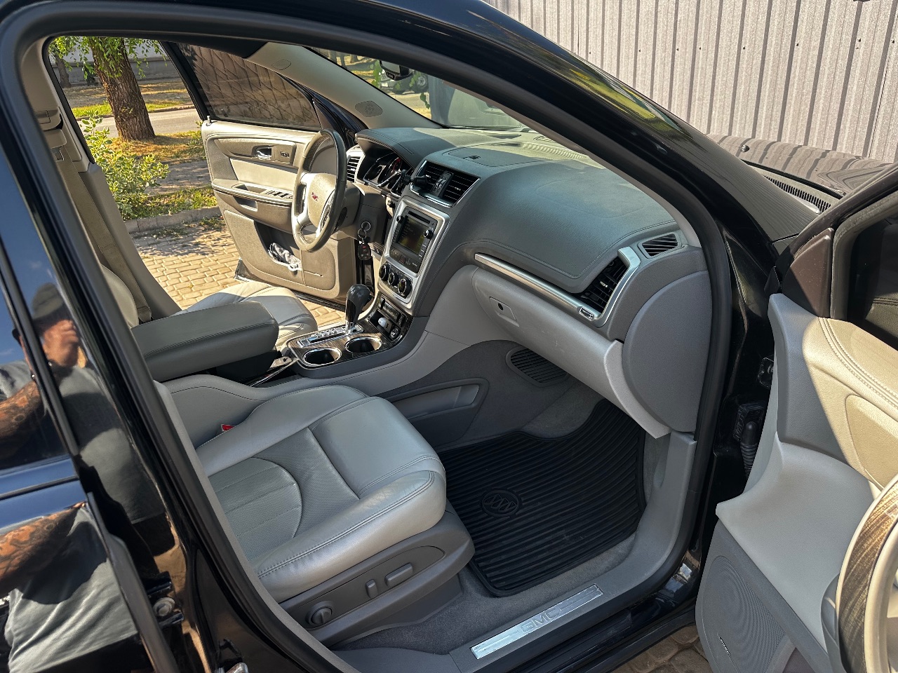 GMC Acadia - фото 13